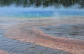 A colorida e sempre nebulosa Grand Prismatic Pool, no Yellowstone National Park, em Wyoming, nos Estados Unidos